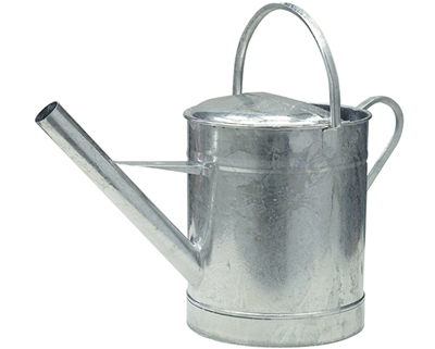 Gie�kanne aus Metall mit gro�em Gie�rohr